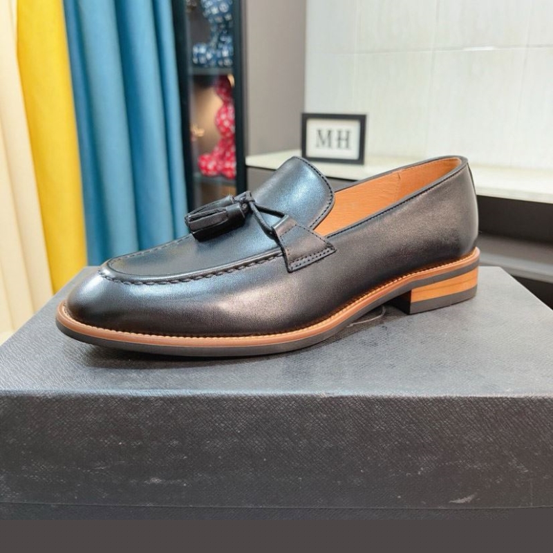 Pra*a leather shoes